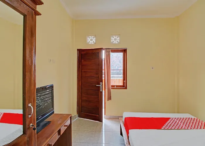Hotel Oyo 92952 Nirmala 2*