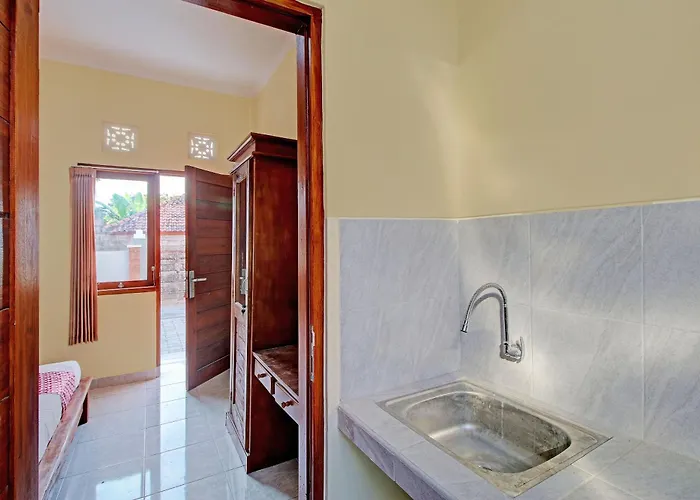 Hotel Oyo 92952 Nirmala 2*