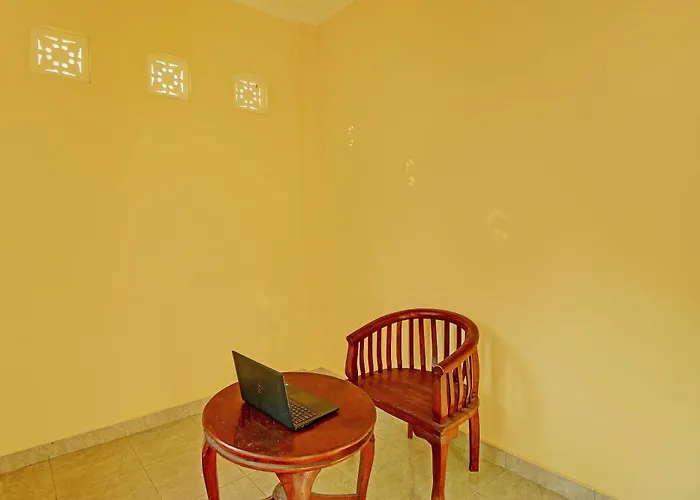 Oyo 92952 Nirmala Hotel Singaraja